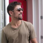 Raphael Sander Instagram - Recebi um convite especial da @SunglassHut para vir conhecer o Hotel Sephora no Rio de Janeiro! Quero compartilhar com vocês os óculos maravilhosos que encontrei aqui! Eu já escolhi os meus preferidos e se você quiser escolher os seus também, aproveite a promoção Compre & Ganhe até dia 30/09! Na compra do segundo óculos, você ganha uma cordinha de óculos de sol exclusiva! E não para por aí, até o dia 14, se você comprar dois óculos, você ganha também 40% de desconto! Vai lá e escolhe o seu! . . . #sunglasshut #sngh #findeveryshadeofyou #atorbrasileiro #hotelsephora2022 #vidadeator Copacabana Palace