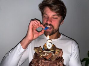 Raphael Sander Instagram - 3.6 Turbo 
.
.
#36birthday #felizniverpramim #felizanonovo #birthdaycake #birthdaycelebration #happybirthday