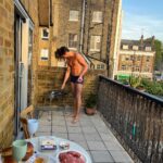 Raphael Sander Instagram – I was born ready for the summer! 
.
.
.
.
#sundayvibes #barbecuelovers #sunnylondon #balconylife #churrascoemcasa #homemadeburger #cookingtime #summertime London, United Kingdom