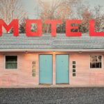 Raphael Sander Instagram – Explorando uma exposição que me fez sentir como se estivesse dentro de um filme de Wes Anderson. Se você também aprecia a magia da simetria e paletas de cores encantadoras, pesquise AccidentalWesAnderson e confira todo esse trabalho. 
.
.
.
#wesanderson #accidentallywesanderson #art #exposition London, United Kingdom
