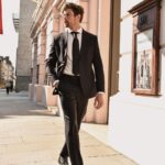 Raphael Sander Instagram – On the streets of London, where tradition meets modernity, I find my inspiration. 💫

Nas ruas de Londres, onde a tradição encontra a modernidade, eu encontro minha inspiração. 💫

#model #actor #london London, United Kingdom