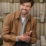 Raphael Sander Instagram - A vida é agora. E não existe tempo certo, momento oportuno, dia ideal, nem idade para ser feliz. Portanto seja hoje, seja sempre. Felicidade não tem hora e o legal da vida é, em cada etapa, descobrir uma nova maneira de se reencontrar, se amar e ser feliz, do jeito que dá. Life is now. There’s no right time, opportune moment, ideal day, or age to be happy. So, be it today or always. Happiness has no schedule, and the beauty of life is, at each stage, discovering a new way to reconnect with oneself, love, and happiness, in whatever way possible. #model #london #photography #shoot #boystyle
