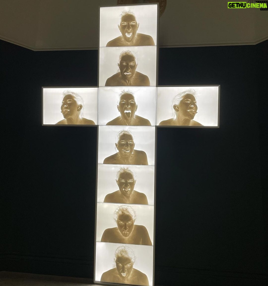 Raphael Sander Instagram - Explorando mundos artísticos na exposição - cada obra conta uma história única. 🎨 Exploring artistic worlds at the exhibition - each piece tells a unique story. 🎨 #art #inspiration London, United Kingdom