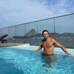 Raphael Sander Instagram – Enfim férias, algumas semana no Rio pra recarregar as baterias! 
.
.
Finally holidays, a few weeks in my hometown to recharge the batteries!
.
.
.
#riodejaneirotrip #feriassualinda #atorbrasileiro #brazilianactor #braziltravel Prodigy Hotel Santos Dumont Airport