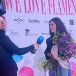 Raquel Sánchez Silva Instagram - @maestroscostura siempre apoya la moda española allá donde esté y, desde luego, esta semana está en Sevilla en @pasarela_weloveflamenco . Un abrazo y todas las felicitaciones para mi amiga @laurasanchezofi por su empeño y su trabajo constante para un evento de referencia para la moda flamenca. Gracias por invitarme a participar como jurado del premio a los jóvenes diseñadores. Felicidades a Nazaret Villanueva por esa colección preciosa que te ha hecho ganadora y a Carmina Fernández por sorprendernos con tu creatividad. A todos los participantes, enhorabuena por el esfuerzo, es un importante paso más. Y gracias también a mi querida @cristinagarcia_moda por esperarme en el @hotelalfonsoxiii con tus maravillosos vestidos y esta falda que no voy a olvidar. 👏🏻👏🏻👏🏻👏🏻👏🏻👏🏻¡enhorabuena a todos!!