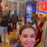 Raquel Sánchez Silva Instagram - Mañana de circo! Maravilla. Cada año se superan. Es una tradición navideña para toda la familia. Gracias a @productoresdesonrisas por la experiencia @circlassica . Viva el circo y vivan los artistas circenses! Talento, entrega y magia!!! Y gracias @bego.sf por estar siempre!!!