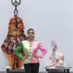 Raquel Sánchez Silva Instagram – 1-Llevar una chaqueta original de la colección @ysl Rive Gauche inspirada en Picasso.
2- Que la chaqueta pertenezca a la colección privada de @lorenzocaprile .
3- Llevarla puesta mientras paseo por el @museopicassomalaga .
4- Que los visitantes del Museo intuyan al momento que la chaqueta está inspirada en la obra de Picasso.
5- Posar con ella en el Museo del Automóvil y la Moda de Málaga. 
6- No querer devolverla.
7- Te quiero Caprile ❤️

@maestroscostura 
Look prueba por equipos.
Chaqueta @ysl vintage colección @lorenzocaprile 
Pantalón negro @jorgevazquezestudio 
Pendientes @fahomamadrid 
Zapatos @magritshoes