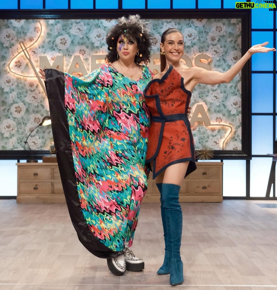 Raquel Sánchez Silva Instagram - Vuelve la moda y la diversión. La costura y los amigos. Con más ganas e ilusión que nunca. La mejor temporada que puedas imaginar. ¡Qué ganas tenemos de que la disfrutéis con nosotros! Jóvenes diseñadores, talento, amigos de siempre y el genio de Picasso. Arrancamos muyyy fuerte!!! Y sí, Caprile vestido de flamenca 🤩🤩🤣🤣🤣🤣. A disfrutar!!!! @maestroscostura @the2ndskinco @mrjuanvidal @isidorohernandezjoyas Colección @lorenzocaprile @fahomamadrid @alvarocalafat @magritshoes @suma_cruz
