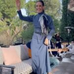 Raquel Sánchez Silva Instagram - No ha podido ser mejor. Una fiesta que quedará en mis recuerdos para siempre. Los brindis bajo el sol, los bailes a media tarde, los abrazos a cada rato y recueros y recuerdos. Porque llevamos muchos años juntos. Porque mis amigos están en lo más alto de mis prioridades. Gracias @sanmiguel_es por hacernos festejar el amor y la vida. #PorLosQueSeAtreven