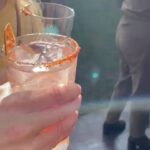 Raquel Sánchez Silva Instagram - Desde bien pequeñita he celebrado mucho mi cumpleaños. Para mí, es esencial recordar durante todo el año este rato con las personas que quiero que son siempre muchas 🤣🤣🤣🤣. Es una de mis mayores suertes y es la fecha perfecta para vernos y brindar por la vida y sobre todo, porque seguimos juntos. Hay que llenar la vida de amigos y homenajearlos como se merecen porque nada es más desinteresado que una buena amistad y nada apuntala más mi vida que mis amigos y mi familia. Hoy es el día para ellos. Brindo con Casamigos por mi cumpleaños y por la amistad. @casamigos #HouseOfFriends