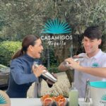 Raquel Sánchez Silva Instagram - Desde bien pequeñita he celebrado mucho mi cumpleaños. Para mí, es esencial recordar durante todo el año este rato con las personas que quiero que son siempre muchas 🤣🤣🤣🤣. Es una de mis mayores suertes y es la fecha perfecta para vernos y brindar por la vida y sobre todo, porque seguimos juntos. Hay que llenar la vida de amigos y homenajearlos como se merecen porque nada es más desinteresado que una buena amistad y nada apuntala más mi vida que mis amigos y mi familia. Hoy es el día para ellos. Brindo con Casamigos por mi cumpleaños y por la amistad. @casamigos #HouseOfFriends