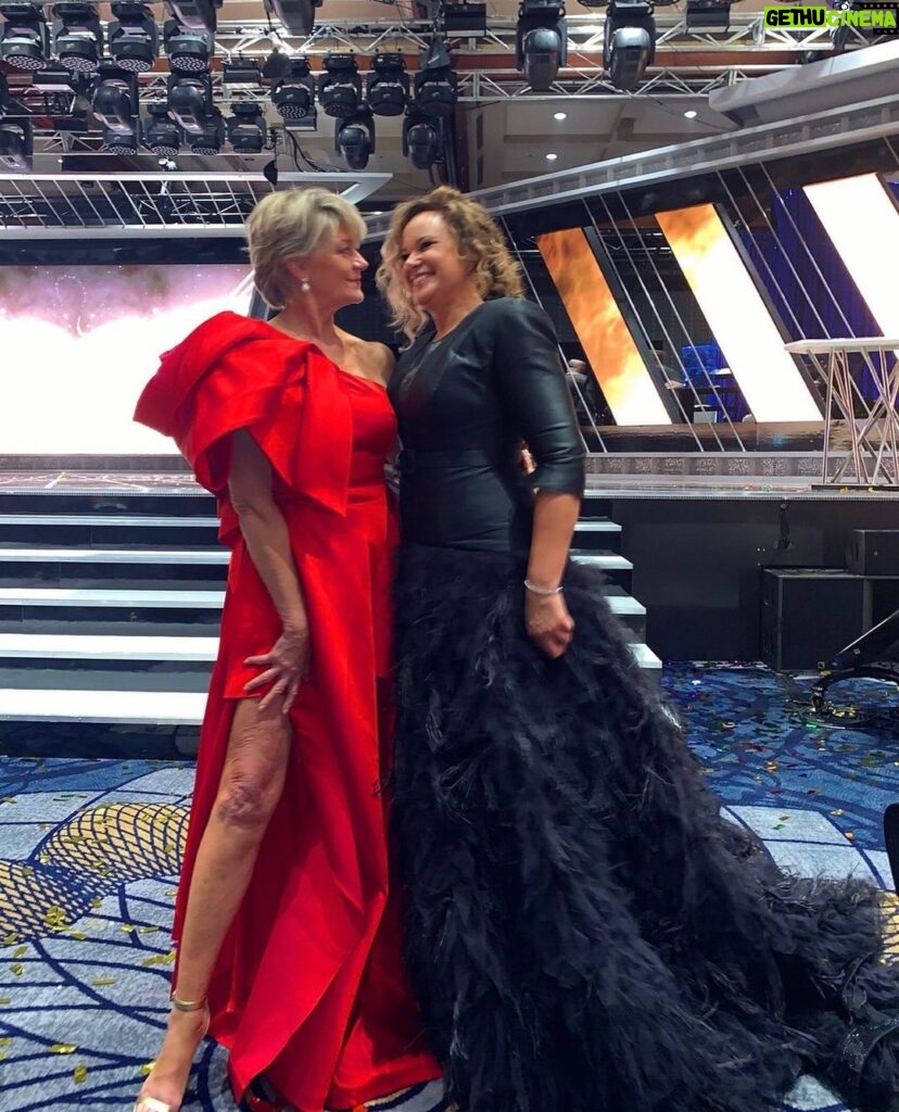 Rarriwuy Hick Instagram - Captured this beautiful moment of these two Queens at the Logies!! #bowdown @tvweekmag