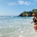 Rarriwuy Hick Instagram – The best way to holiday 🌴🌺🦋 #mushroombeach Lembongan, Bali, Indonesia