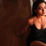 Rashmika Mandanna Instagram - Guyssssss 😋 So the story behind this picture is that..it was taken almost a year back and she has no idea we are doing this 🤫 But we her team have taken the liberty of posting this picture just for you’ll 🖤😝