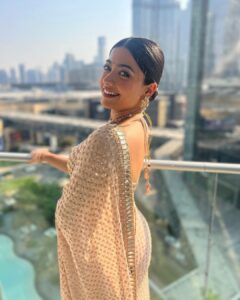 Rashmika Mandanna Instagram - Ok. Now I hereby declare - You’ve all gotten me obsessed with sarees.. 😄 🤎✨ Dubai, United Arab Emirates