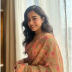 Rashmika Mandanna Instagram – A saree can never go wrong. 🧡💛