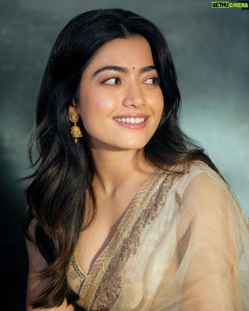 Rashmika Mandanna Instagram - Sorry I am a little late but Happy Ganesh Chaturthi my loves 🤍 may god bless you with all happiness love health wealth and everything that you wish for 🤍