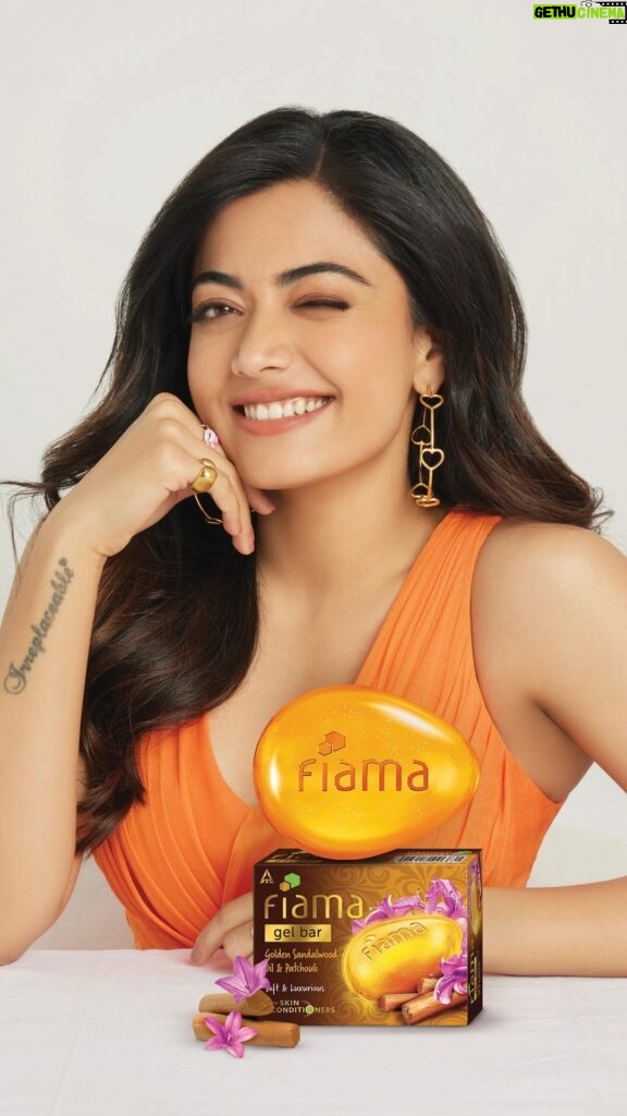 Rashmika Mandanna Instagram - Have fun with this Glow up!🤍 Introducing a new way to glow up with The New Fiama Golden Sandalwood Oil & Patchouli Gel Bar Be a #GlowGetter ✨ #SandalAndFun #SandalWithATwist #Fiama #Partnership