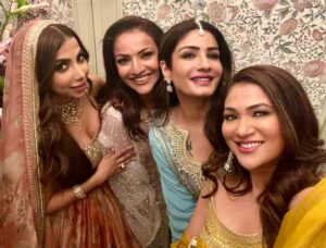 Raveena Tandon Instagram - Happiness and love always… @arbaazkhanofficial and @sshurakhan ! Godbless .