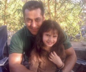 Raveena Tandon Instagram - To my first Screen Hero ♥️ @beingsalmankhan … a very happy birthday , this year and many years to come , may your superstardom always increase … loadsa love always !!!!,