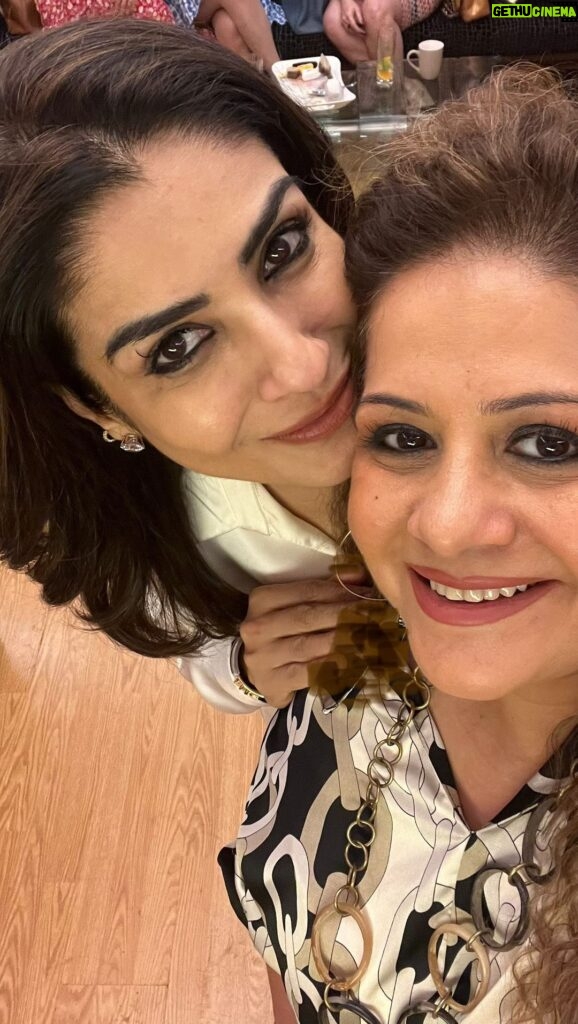 Raveena Tandon Instagram - Happpy happpy Birthday my dearest @kiranbawaofficial … indeed a heart of gold and a forever friend .. love you loads! My scorpion sister … ♥️♥️♥️♥️♥️♥️