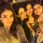 Raveena Tandon Instagram - Celebration time …. With friends and family and my three most favourite men… @rakeyshommehra Styled by : @kmundhe4442 Outfit by :@aariindia Photographery by : @visualaffairs_va