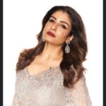 Raveena Tandon Instagram - Celebration time …. With friends and family and my three most favourite men… @rakeyshommehra Styled by : @kmundhe4442 Outfit by :@aariindia Photographery by : @visualaffairs_va