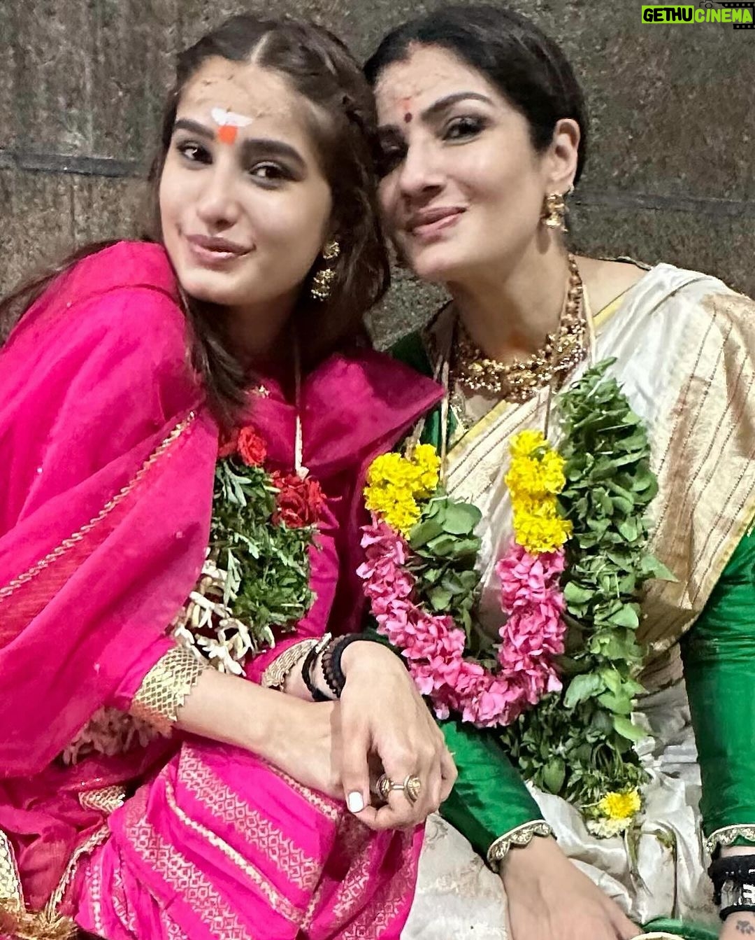 Raveena Tandon Instagram - From Kedarnath to Rameswaram.. our quest to complete the 12 Holy Jyotirlings is on ….thank you Shiva for everything… Har Har Mahadev , Jai Bholenath Shiv Shambhu… 🙏🏻🕉️🙏🏻 . At the tip of land where the Ram Setu starts , Jai Shri Ram ….🙏🏻 #Ramsetu #Rameswaram #dhanuskodi #floating stones Rameshwaram Temple & Beach