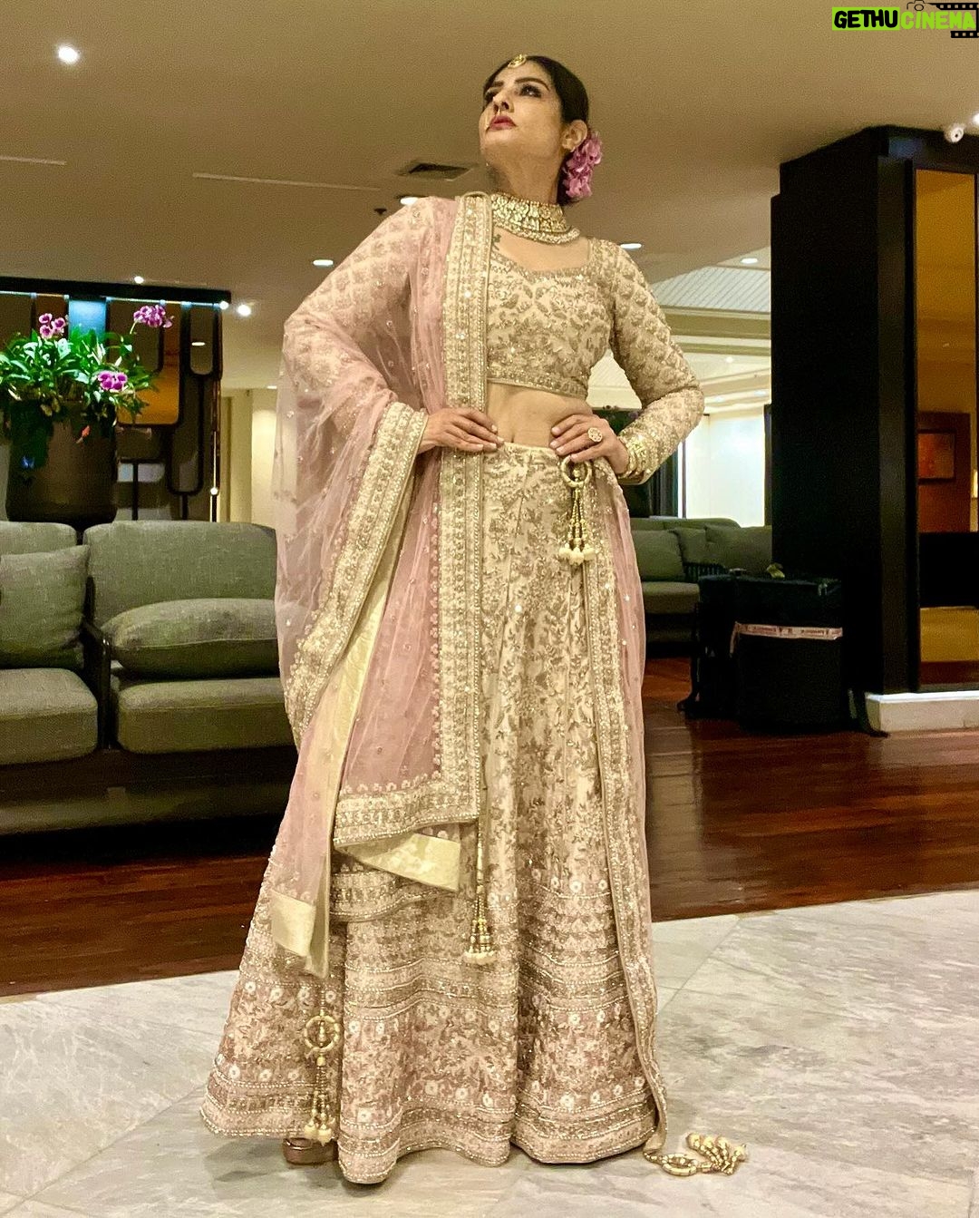 Raveena Tandon Instagram - Something about the flowers and me . ♥️😁