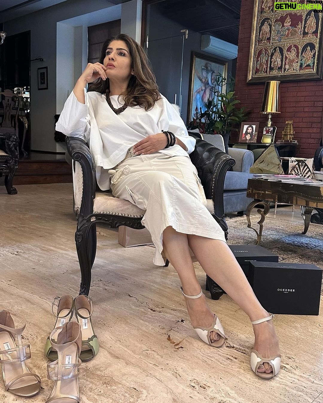 Raveena Tandon Instagram - All about last week ..♥️ Green Outfit - @mirpurimaheka Earrings - @flowerchildbyshaheen Rings - @jewellerybymitalijain Styled by @poojagulabani Make up by @sshurakhan Hair by @ashisbogi 📸- @deepak_das_photography