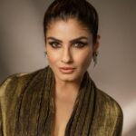 Raveena Tandon Instagram - Golden nights .. event ready .. Outfit - @shantanunikhil @snbyshantanunikhil Earrings - @tikamdasmotiramjewellers @ascend.rohank Rings - @tikamdasmotiramjewellers @hybajewels Footwear - @paioshoes Styled by @poojagulabani Make up ,Hair by @sshurakhan @ashisbogi Shot by @deepak_das_photography Managed by @reemapandit @snbyshantanunikhil Mumbai, Maharashtra