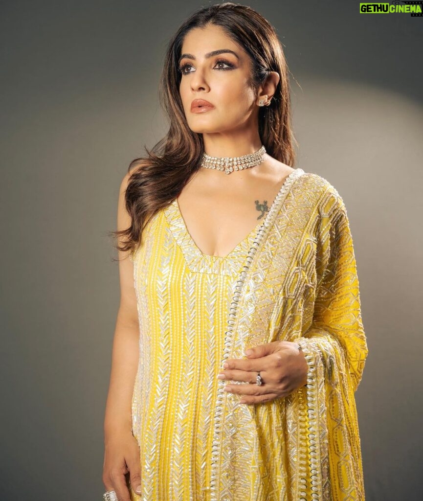 Raveena Tandon Instagram - The light of the night 🪔 , dressing up for the Diwali Glitter, the glow of the lamp, the shine of the sunlight.. 🪔🕉️⭐️🌟💫✨ Outfit - @manishmalhotraworld @manishmalhotra05 Glam by @sshurakhan Shot by @deepak_das_photography Managed by @reemapandit