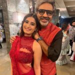 Raveena Tandon Instagram - And the celebrations continue…. A walk with Mahadev, my friendly neighbour #mrs.anwar , my two princesses , Deepavali (Deepa,(lamps) and valli( in a row ) and the party with friends like family. #diwalidump