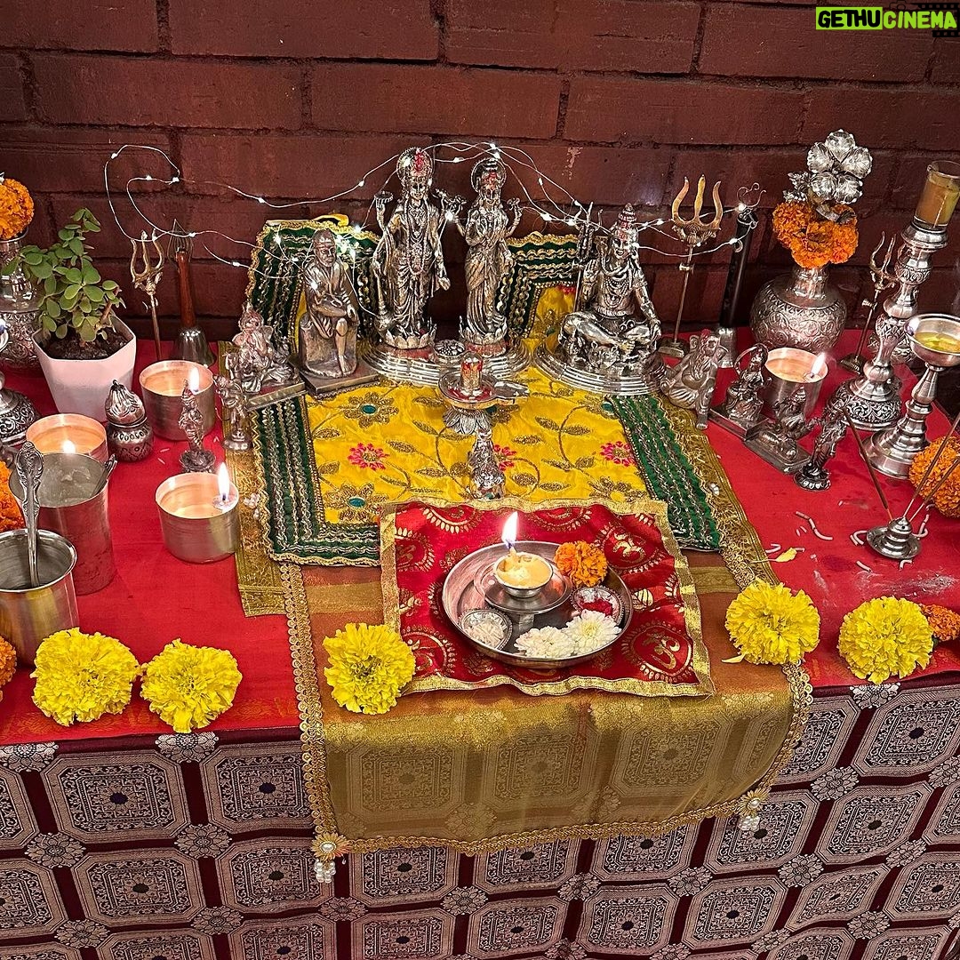 Raveena Tandon Instagram - And the celebrations continue…. A walk with Mahadev, my friendly neighbour #mrs.anwar , my two princesses , Deepavali (Deepa,(lamps) and valli( in a row ) and the party with friends like family. #diwalidump