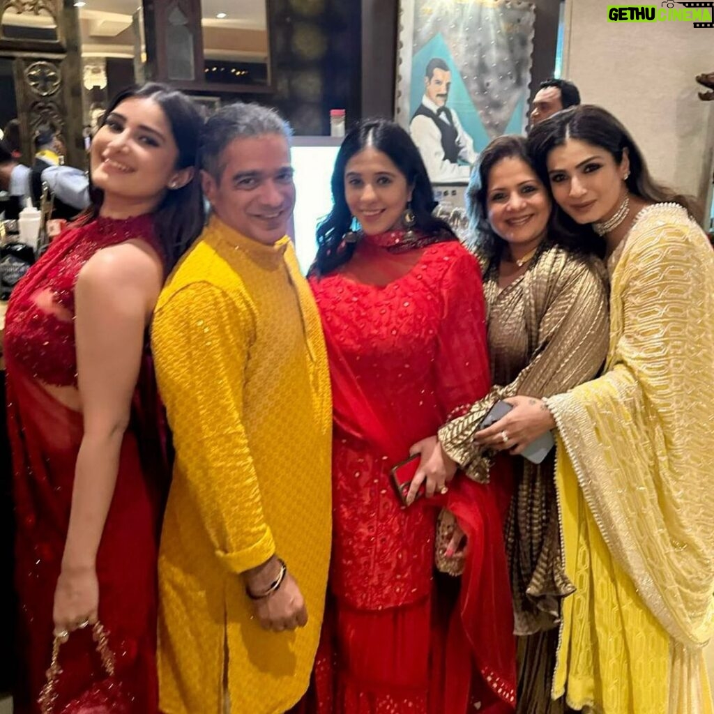 Raveena Tandon Instagram - And the celebrations continue…. A walk with Mahadev, my friendly neighbour #mrs.anwar , my two princesses , Deepavali (Deepa,(lamps) and valli( in a row ) and the party with friends like family. #diwalidump