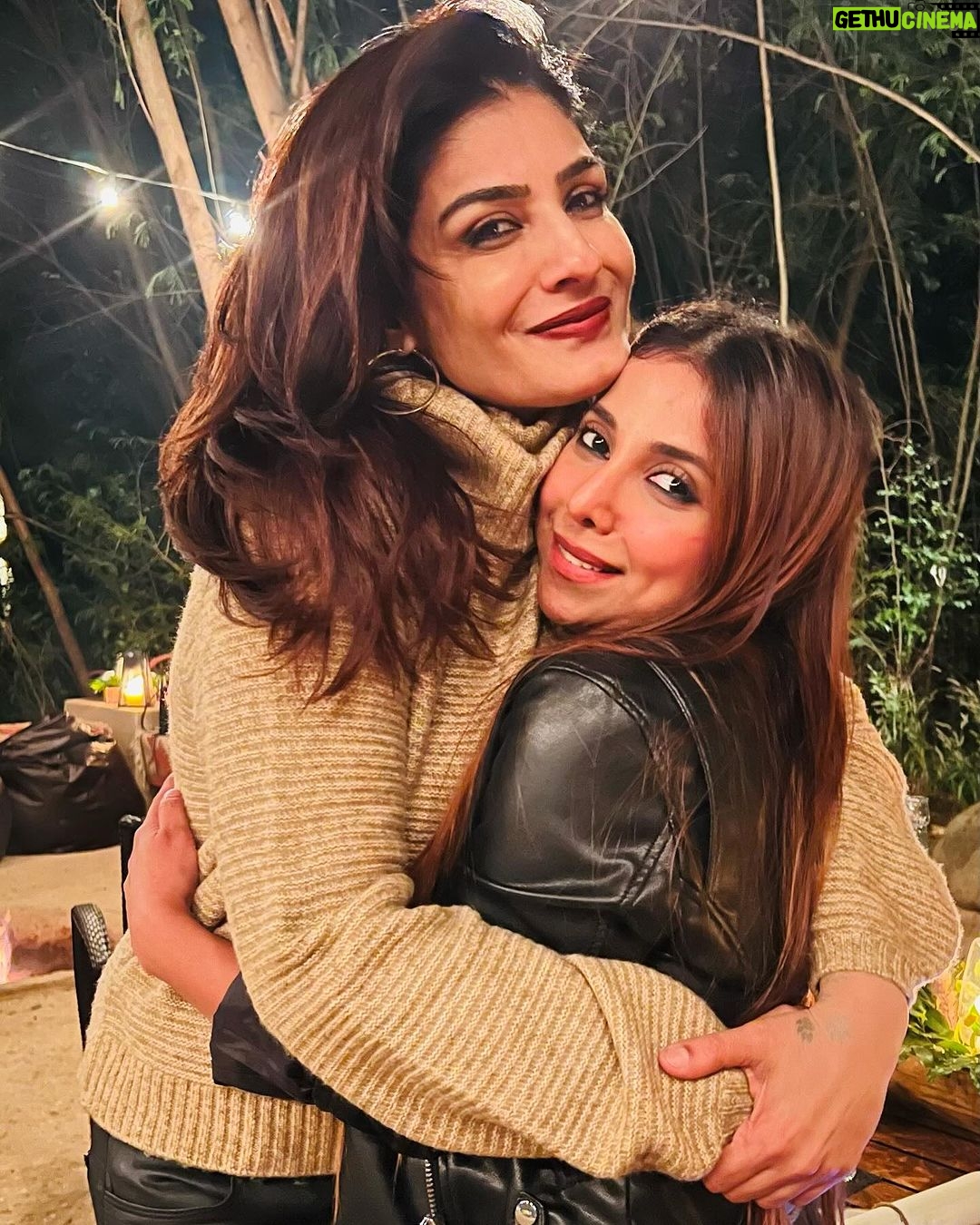 Raveena Tandon Instagram - Happppy happppy Birthday dear @sshurakhan ! What I would do without you . Wishing you all the success and love always , may this year and the next bring you all that you desire.. #TeamRT always ♥️ Mumbai - मुंबई