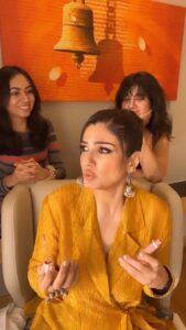 Raveena Tandon Instagram - Satyavachan, satyabol, 🙏🏻 it happens to me ! 🤪 Thank you @hetvikapadi and @muskaanmatta for the supporting cast and laughter ♥️