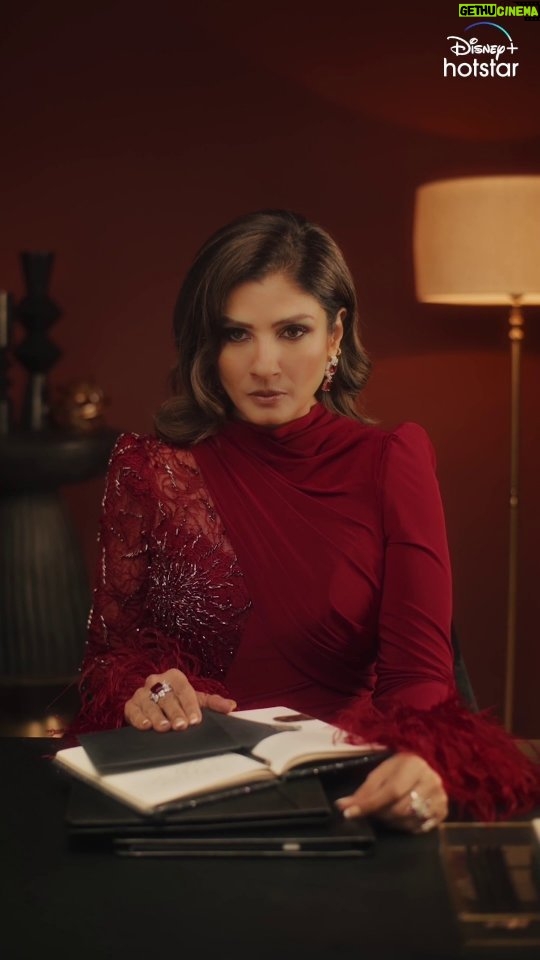 Raveena Tandon Instagram - Mujhse takraana? Asaan nahi hai. Bring it on, I will handle it! #HotstarSpecials #KarmmaCalling, streaming from Jan 26th. @officialraveenatandon @namrata.sheth @gauravshogun @varunsood12 @waluschaa @piyushkhati @devangshisen @rachitsingh08 @Amyaela #MohanKapoor @shatafclicks @virafpp @alpanabuch19 @ratfilmsindia @ruchinarain @ashutoshunlimited @itstahershabbir @masiwali