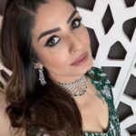 Raveena Tandon Instagram – ♥️📸 A Green Burst 💫

HMU : @sshurakhan
Outfit : @chhavviaggarwalofficial 
PR: @thewisedesign