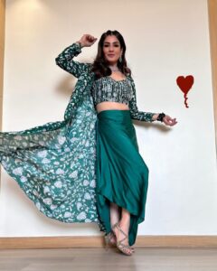 Raveena Tandon Instagram - ♥️📸 A Green Burst 💫 HMU : @sshurakhan Outfit : @chhavviaggarwalofficial PR: @thewisedesign
