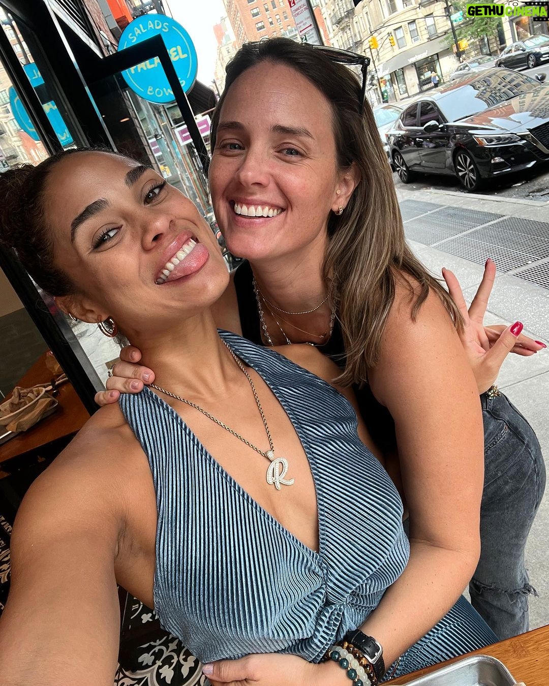 Ravyn Rochelle Instagram - Real recognizes real @laurelstucky 💕 thank you for seeing what I couldn’t in myself for sooo long!! & whata way to end the year, 4 daily wins and now 2 elimination wins 🥹 & to think I wouldn’t have even made it this far walking in..that’s why i love this game, it teaches you so much about yourself and shows what your really capable of good or bad! That’s why i love @thechallenge 💪🏼 thank you everyone that supports me!! I’m just out here trying LIFE & remaining humble, God will do the rest EVERY time 🙏🏼 #thechallenge39