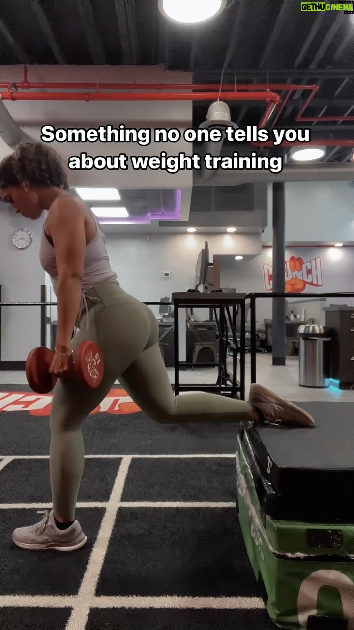Ravyn Rochelle Instagram - For someone that has large bone density & body mass.. it’s always been a love/hate relationship with any kind of weights. However it’s vital to build muscle and burn fat in a shorter amount of time. ✨ LESSON: I’ve injured myself time and time again thinking I can lift the same weight when I’ve been inconsistent in the gym 😝 🫣 The truth is, i never really liked lifting anything at all. Ive always been a HIIT girly bc I thought that was the only way I’d stay lean. But that is not true! Incorporating a HIIT style routine with weight is the ultimate formula for lean muscle and burning fat. 🫨 🤫 But here’s the secret: there is a thing called MIND TO MUSCLE CONNECTION. It must be used every time you perform an exercise or do a routine. This is when you intentionally tell your mind to use this part of your body/muscle to engage in the exercise. You know the FEEL THE BURN feeling. 🔥You cant do an ab crunch exercise and think about lifting up from your shoulders. You will never see results. You must tell your body, I am going to use my abs to lift me up and BREATHE thru the moment. 🎯I’ve always rushed through weight exercises because I just want to get it over with, but my new goal is really to connect my mind to muscle and every time and if your just getting back in the gym, like myself, start LIGHT. Your body needs to be handled with care. Let me know if this is something you practice already in the comments 🤗 back active on my health page too! @ravynsrepsandrecipes go follow 🥰 #weight #training #exercise #fitness #health #mindset #body #connection #crunch #legday #workout #follow #for #more