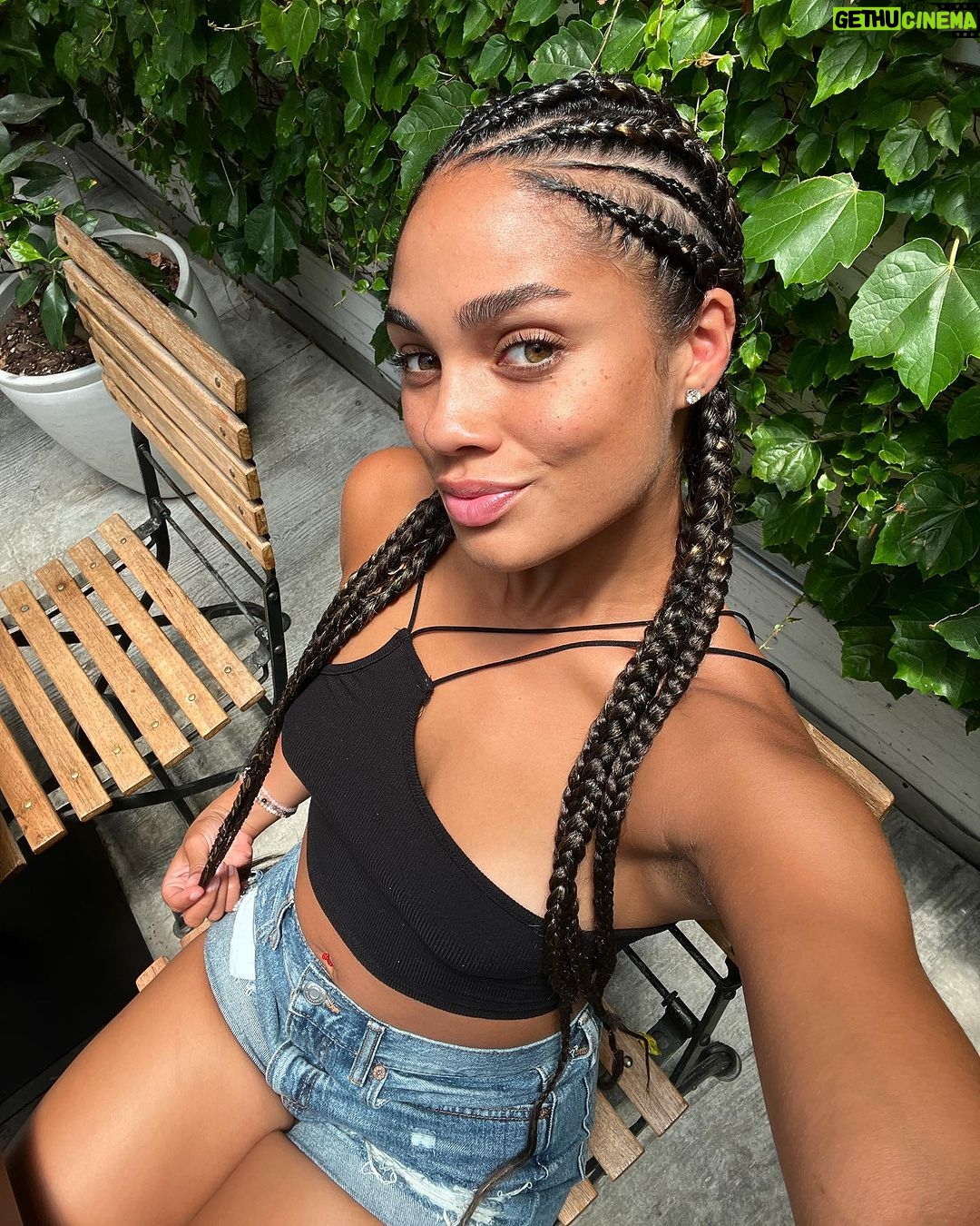 Ravyn Rochelle Instagram - Never really been a follower, always rode my own wave 🌊 who watched this weeks episode of the challenge?! 🙊 DONT SPOIL 😘
