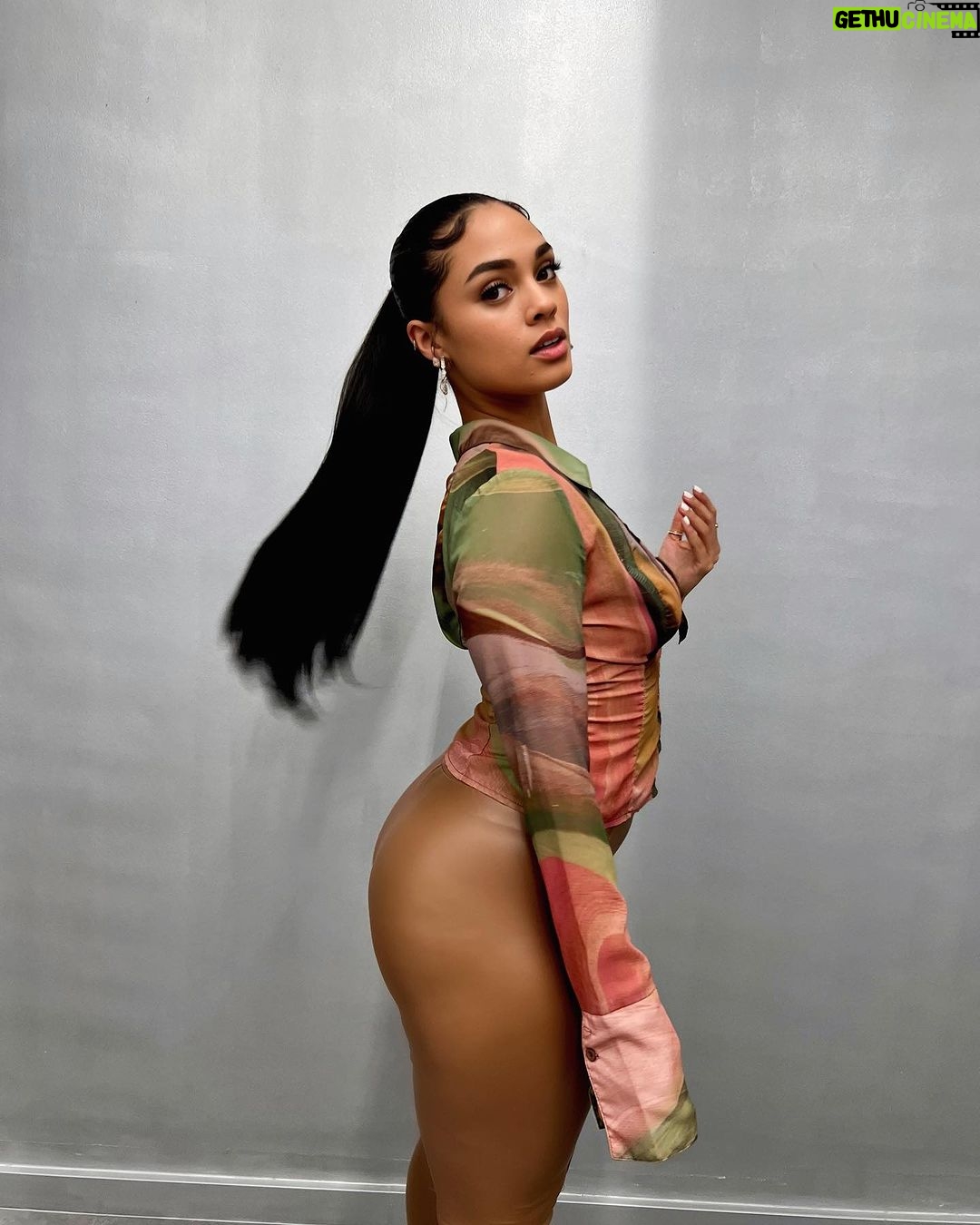 Ravyn Rochelle Instagram - Be your own muse 👩🏽🎨 top @FashionNova @NovaMEN