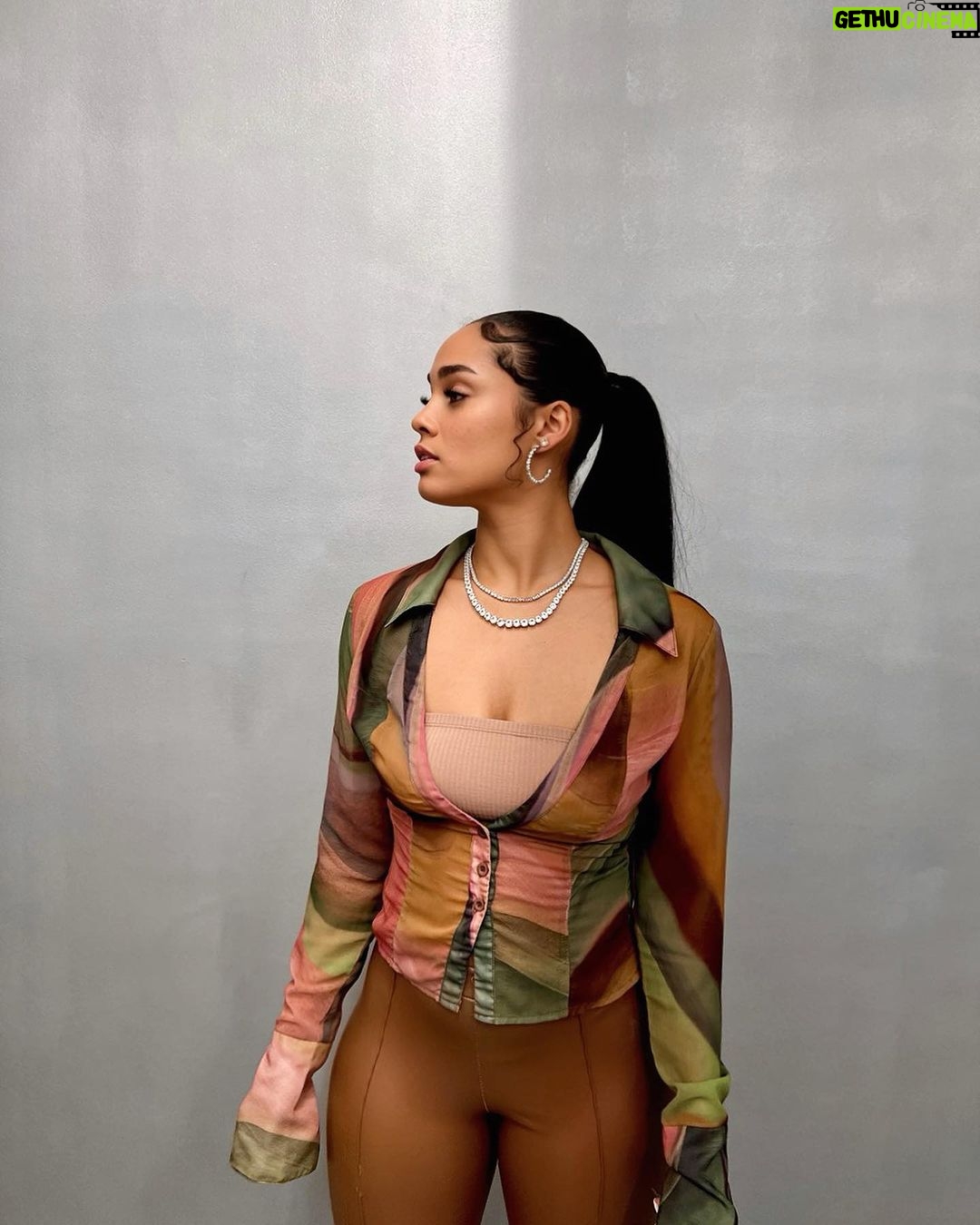 Ravyn Rochelle Instagram - Be your own muse 👩🏽🎨 top @FashionNova @NovaMEN
