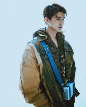 Raynold Tan Instagram - POV: You found out santa isn't real🥲 swipe > to see the stages of grief 

Outfit @dolcegabbana / Bag @rimowa
Styled by @josiahchua 
Groomed by @zoel.makeup 
Photo by @jaydenation
