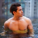 Raynold Tan Instagram - Feeling splashy🦭