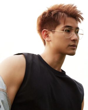 Raynold Tan Instagram - Being authentic to me means being true to myself, and expressing myself freely without boundaries, especially when it comes to style. The Ray-Ban Aviator has always been my go-to. It’s classic, it's iconic. 
Powered by Ray-Ban authentic lenses for excellent vision and comfort that I need. 

@rayban #rayban #raybanauthentic