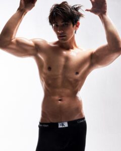 Raynold Tan Instagram - Sometimes less is more😛#mycalvins Photography @Jaydenation Fashion styling @Josiahchua @tcpartistes