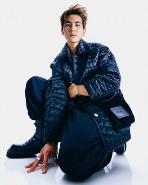 Raynold Tan Instagram - How many Versaces were on Bruno Mars' floor?

Outfit from @versace / @saynt_rayn
Styling by @josiahchua
Makeup by @zoel.makeup 
Photo by @jaydenation